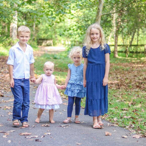 Meet your Posher, Melissa - Picture 2 of 5